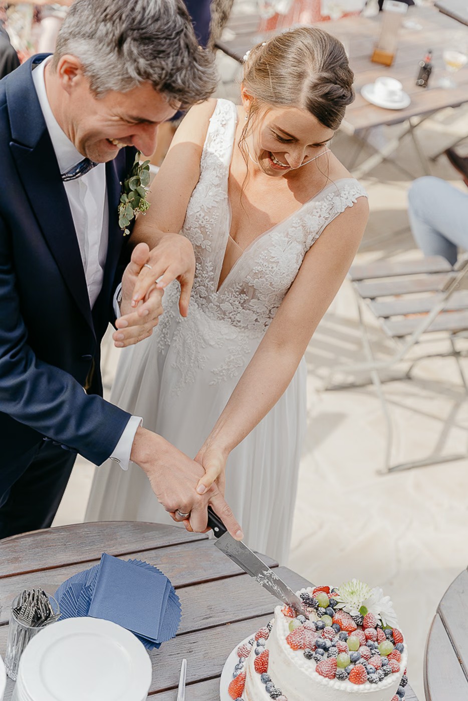 Hochzeitsfeier Salzgitter – Detailaufnahme der Hochzeitstorte im Peak Salzgitter, festliche Dekoration, Hochzeitsfotografie Salzgitter Kathrin Skorpel